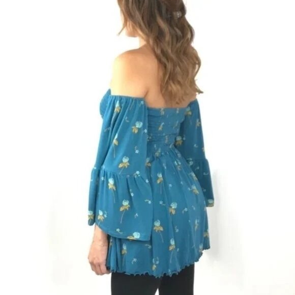Free People Lana Smocked Off-the-Shoulder Floral Tunic in Mermaid Combo - Picture 4 of 9